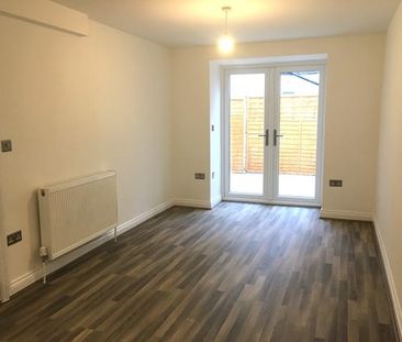 3 bedroom ground floor flat to rent - Photo 1