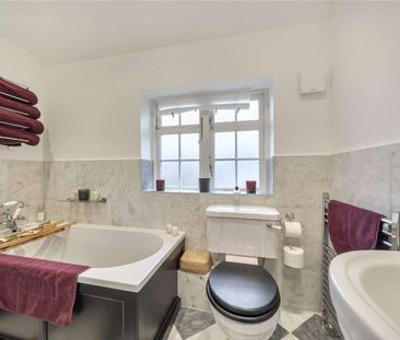 Absolutely charming, interior designed 4 bedroom house, set in matu... - Photo 2