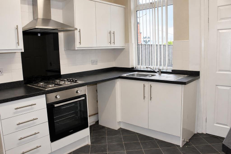 2 bedroom terraced house to rent - Photo 4