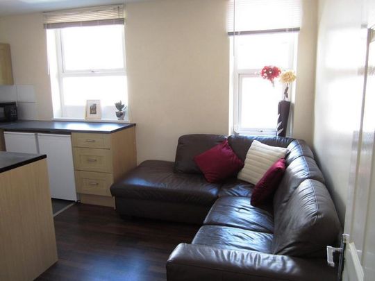2 bedroom flat to rent - Photo 1