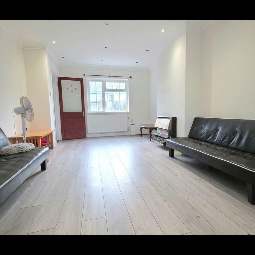 4 Bed Semi-Detached House, Christchurch Avenue, HA0 - Photo 1