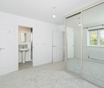 3 bedroom end of terrace house to rent - Photo 3