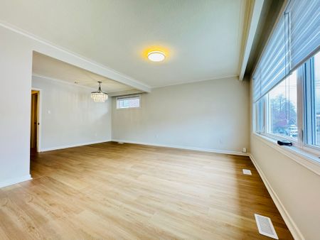 For Lease - 98 Newton Drive Unit# Main, Toronto, Ontario - Photo 2