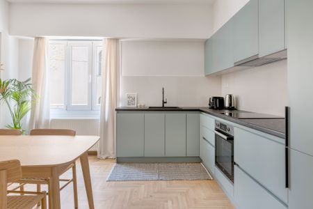 Chic & Spacious 3BR Apartment at National Museum - Photo 3