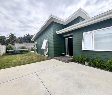 Modern Aramoho home - Photo 6