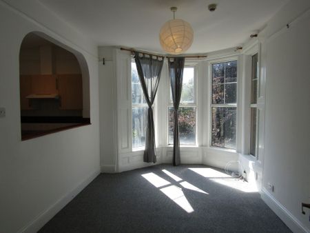 1 bed Apartment - To Let - Photo 2