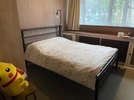 Gilbert House Room 1 - Photo 1