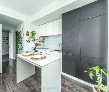 33 Helendale Avenue #1806 - Photo 4