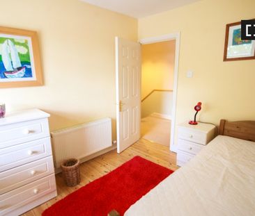 Snug room for rent in 3-bedroom house, Knocklyon, Dublin - Photo 2