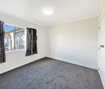 Tidy unit in Favona - Photo 6