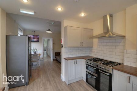 1 bedroom in a house share to rent - Photo 4
