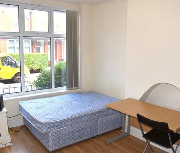 4 bedroom terraced house to rent - Photo 5