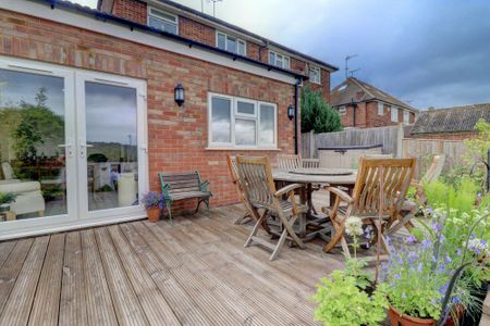 4 bedroom semi detached house to rent - Photo 5