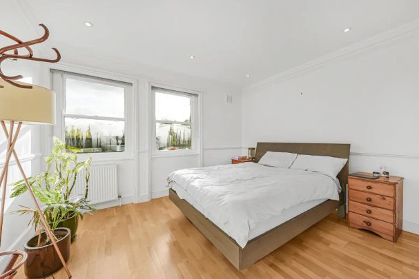 2 bedroom flat in Hampstead - Photo 1