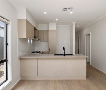 Modern Family Living in a Fast-Growing Eyre Community - Photo 2