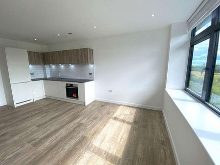 London Road, Staines-upon-thames, Surrey, TW18 - Photo 4
