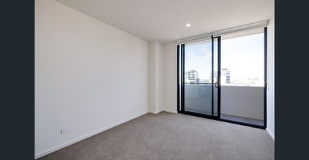 HIGH RISE APARTMENT WTH VIEWS - Photo 4