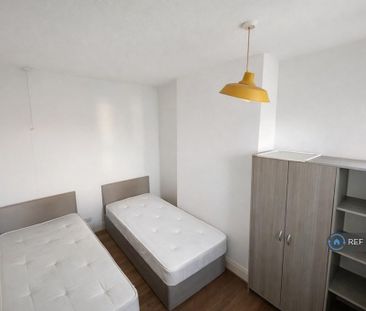 4 bedroom terraced house to rent - Photo 3