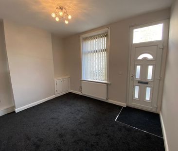 2 bed end of terrace house to rent in Scarlett Street, Burnley, BB11 - Photo 2