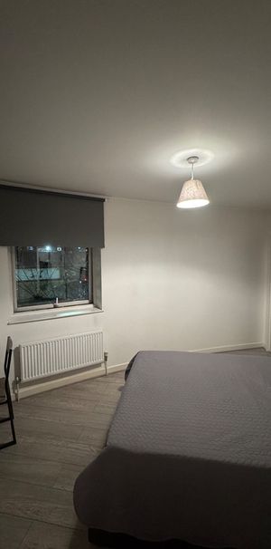 Room in a Shared Flat, Milligan Street, E14 - Photo 1