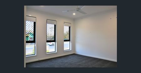 Spacious & Stylish Family Home in the Heart of Flagstone! - Photo 3