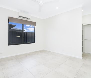 STYLISH AND MODERN FAMILY HOME! - Photo 4