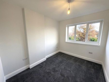 4 bedroom semi-detached house to rent - Photo 5