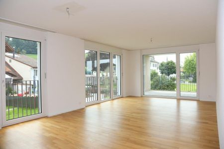 Charmante 3.5-Zimmerwohnung mit grossem Balkon und Blick ins Grüne. - Foto 2
