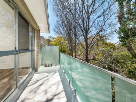Top Floor Unit in Sought After Pocket of Newport - Photo 4