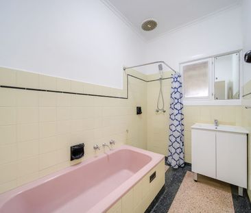 Spacious Family Home in Prime Campbelltown Location - Photo 6