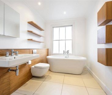 5 bedroom in South Hampstead - Photo 1