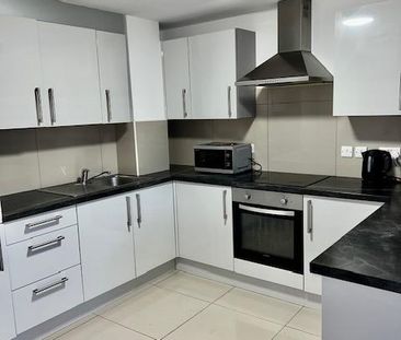 1 bedroom in a flat share to rent - Photo 1
