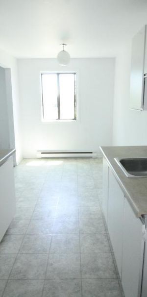 A Valleyfield – Grand, beau, propre et tranquille 4-1/2 , LIBRE - Photo 1