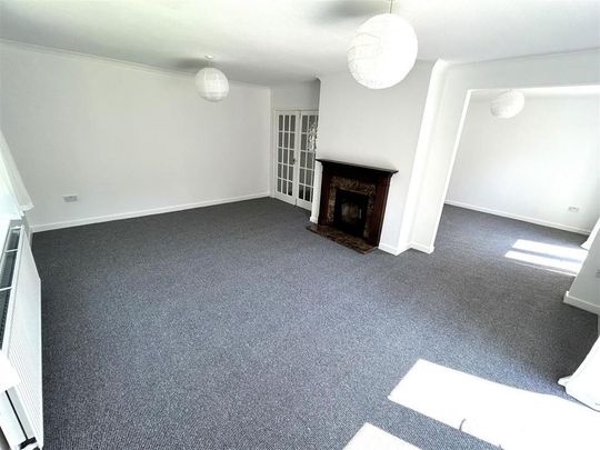 3 bedroom detached bungalow to rent - Photo 1