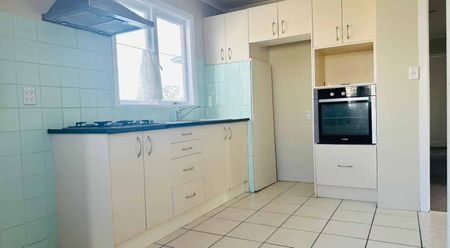 Freshly Renovated House For Rent! - Photo 2