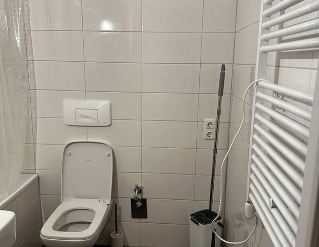 1-Zi.-Helle-Wohnung, teilmöbliert, sucht Handwerker-Nachmieter - Photo 1