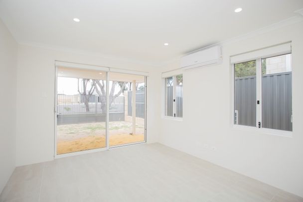 5b Sonoma Way, Madora Bay WA 6210 - Duplex For Rent | Domain - Photo 1