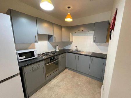 4 bedroom end of terrace house to rent - Photo 5