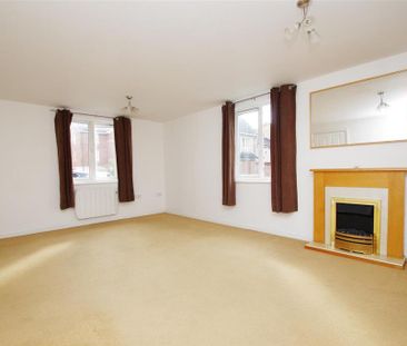 2 bedroom ground floor flat to rent - Photo 2
