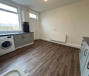 2 bed Terraced - To Let - Photo 5