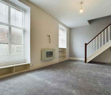 Duplex to rent on - Photo 1
