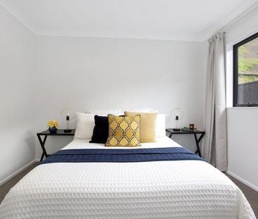 Charming 3 BD home in Whitby (optional furnishing) - Photo 4