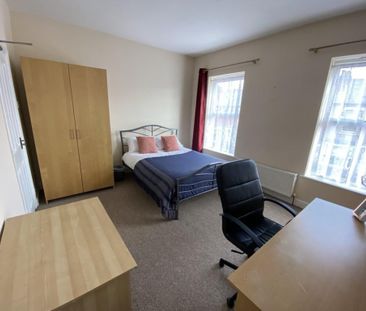 4 bedroom terraced house to rent - Photo 4