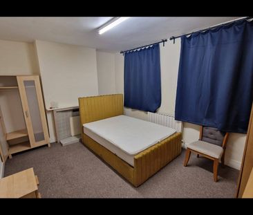 Room in a Shared House, Ley Street, IG1 - Photo 5