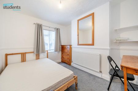 4 bedroom terraced house to rent - Photo 5