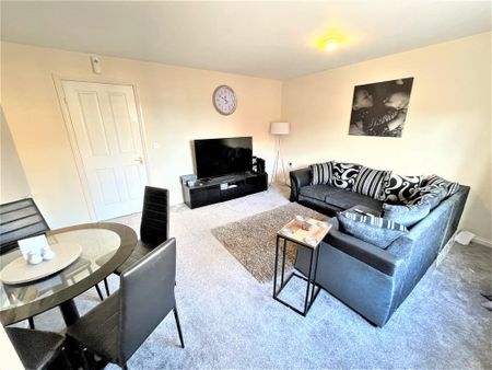 2 bedroom flat to rent - Photo 2