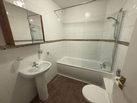2 bedroom ground floor flat to rent - Photo 5