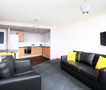 Extra Large High Double Ensuite - Photo 3