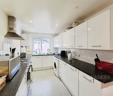 1 bedroom in a house share to rent - Photo 4