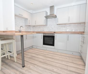 2 bedroom Flat To Let - Photo 4